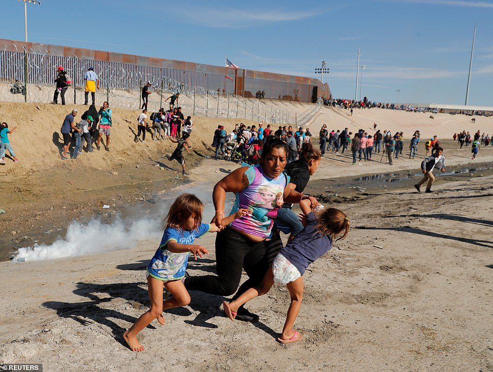 US fires tear gas tijuana migrants