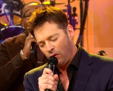 Harry Connick Jr. Performs Rendition Of “Hallelujah” That Leaves Audience With Goosebumps