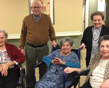 5 Siblings Who Decided To Move Into Same Assisted Living Facility Together Are Family Goals