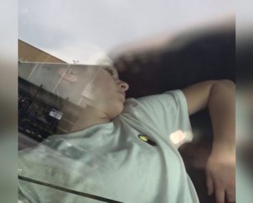 Teen Falls Asleep In Mom’s Car And No One Can Wake Her Up