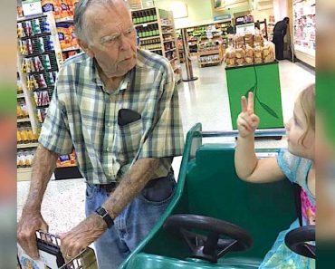 4-Year-Old At Grocery Store Calls Lonely Widower ‘Old,’ And Mom Is Floored By His Response